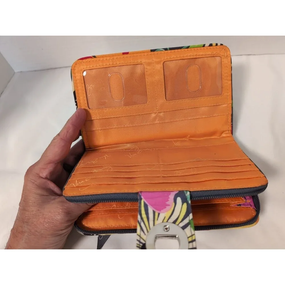 VERA BRADLEY WALLET Zip around TURNLOCK FLORAL PRINT